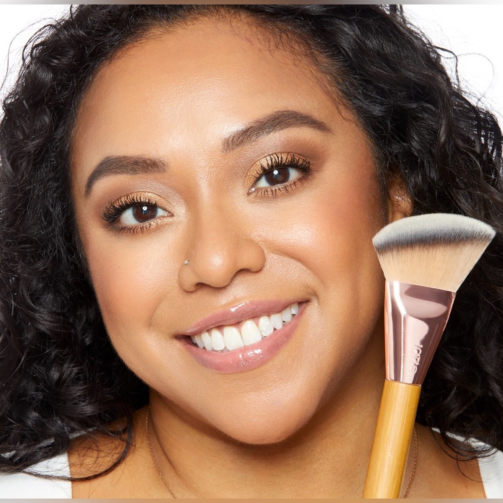 Tarte Cheek Lifter Makeup Brush